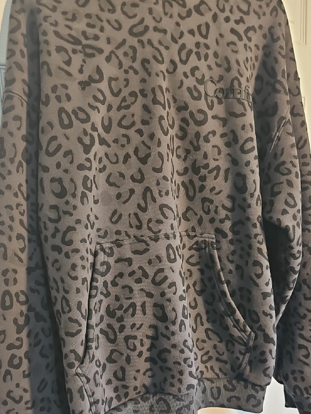 Comfrt Gray Leopard Print Hoodie Sweater - Picture 5 of 5